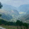 Nature majestueuse à Ha Giang avec des pentes sinueuses
