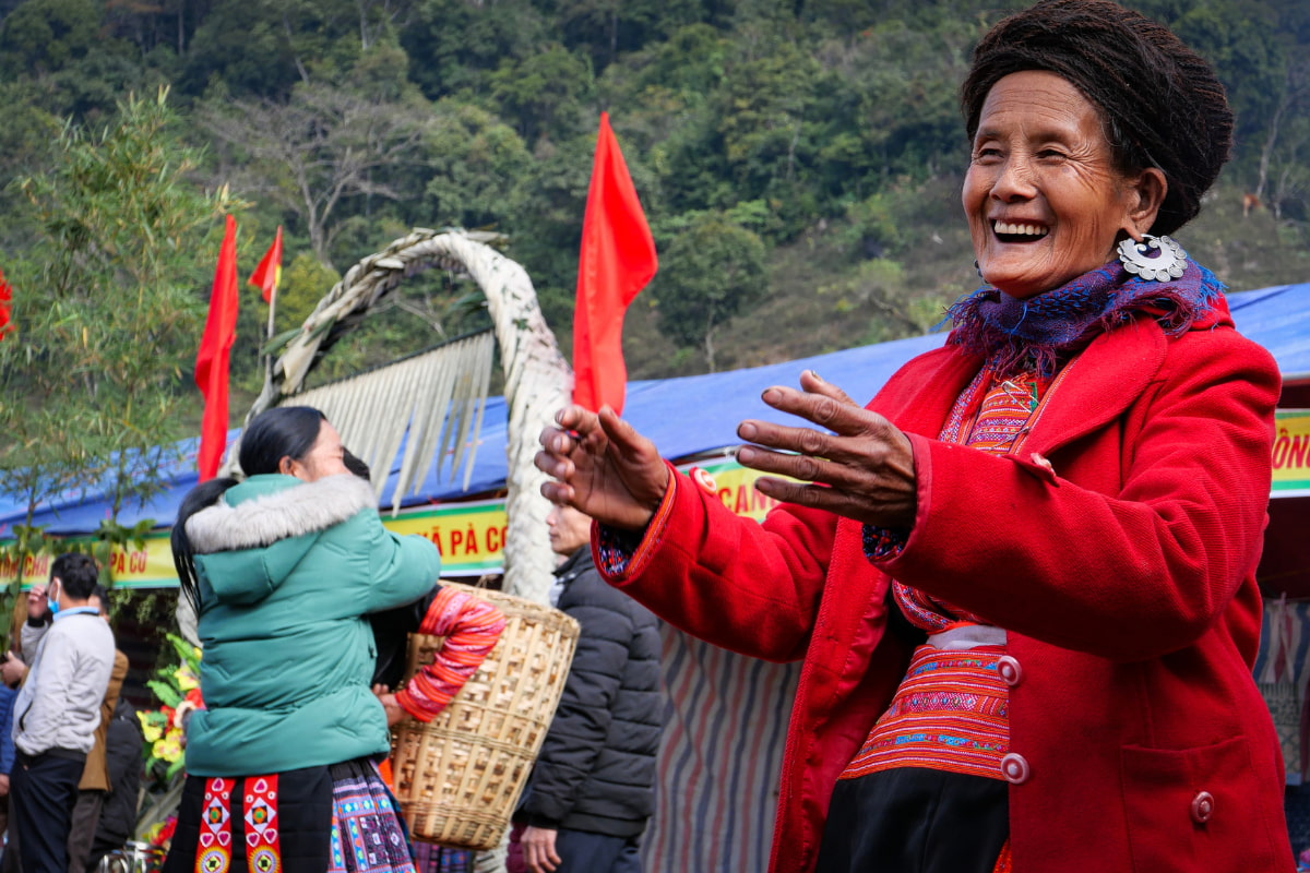 Immerse in the colorful culture of the Blue H'mong people