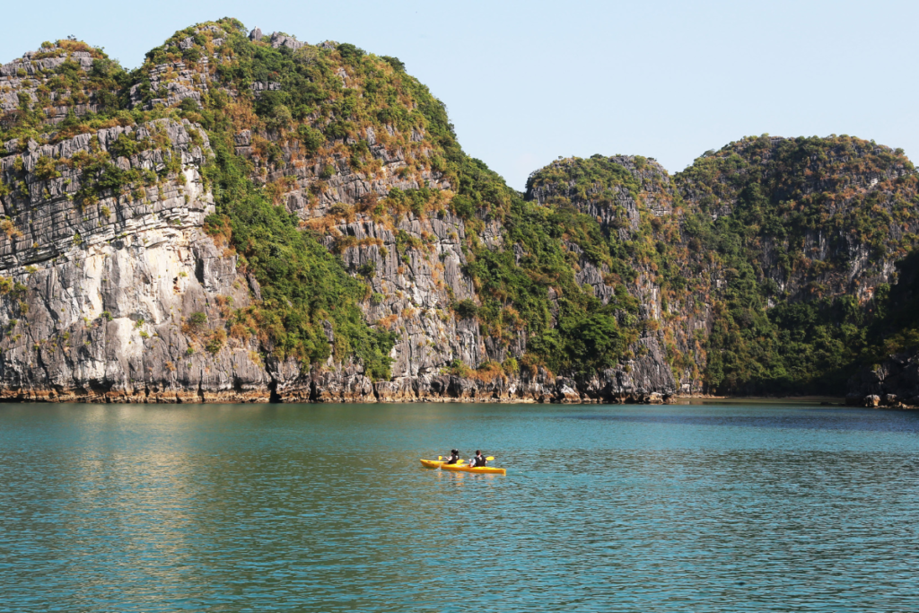 Kayak et baignade dans la baie de Bai Tu Long