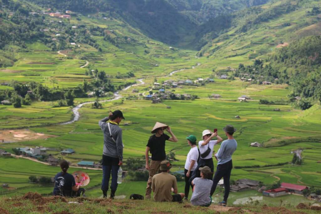 Randonnée pour profiter d'une nature intacte dans un coin caché de Khau Pha, Mu Cang Chai, Vietnam
