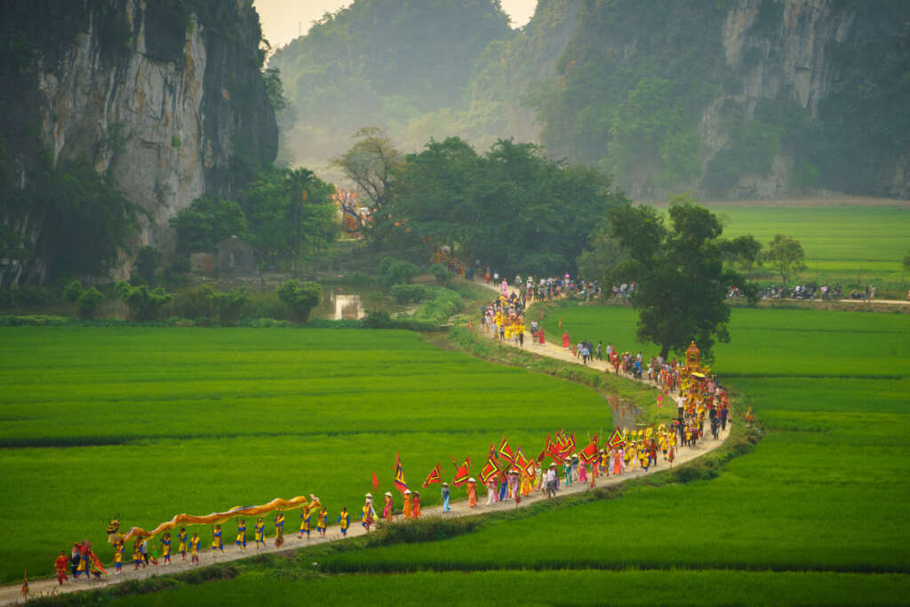 fête traditionnelle à Ninh Binh