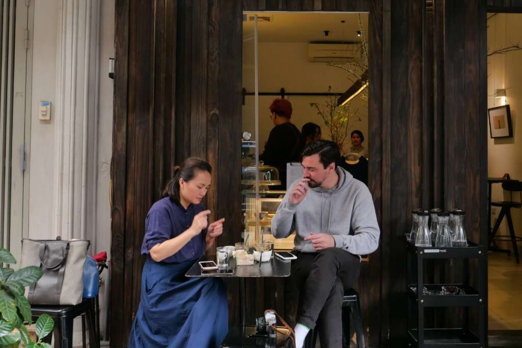 Dîner de rue à Hanoï avec un connaisseur à travers les ruelles cachées