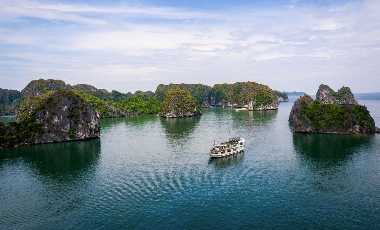 Croisière à travers la magnifique baie de Lan Ha