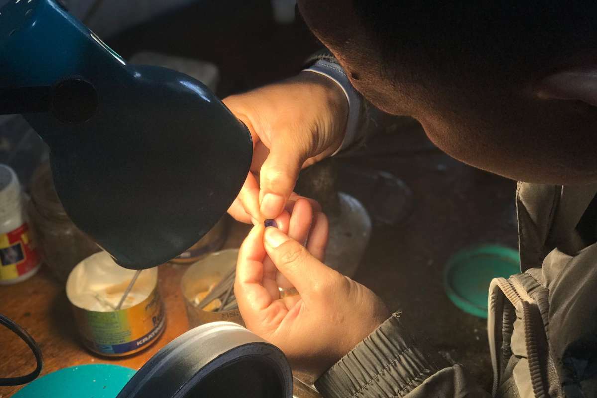 Gemstone market in Luc Yen