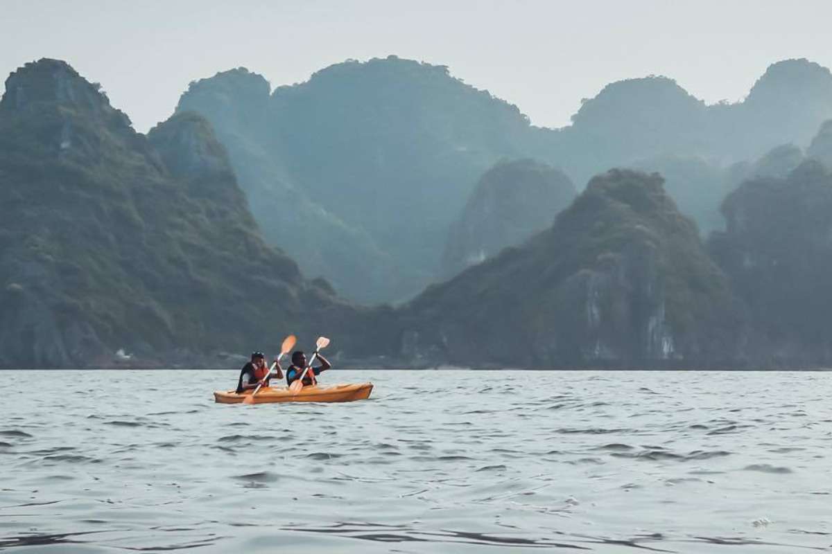 Bai Tu Long Bay - Cat Ba (4)