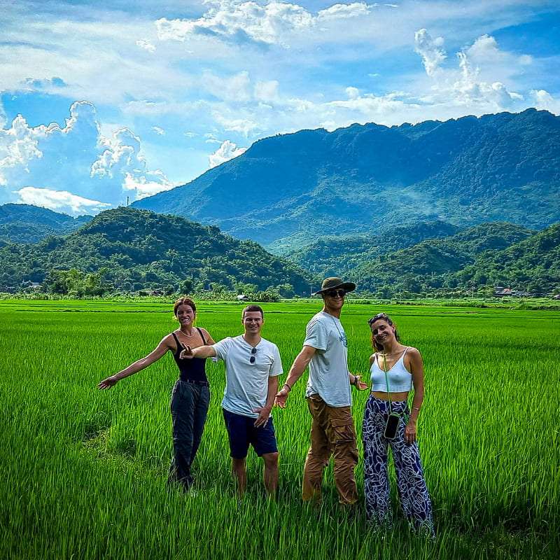Walk around Na Phon village – Mai Chau Promenade dans le village de Na Phon - Mai Chau